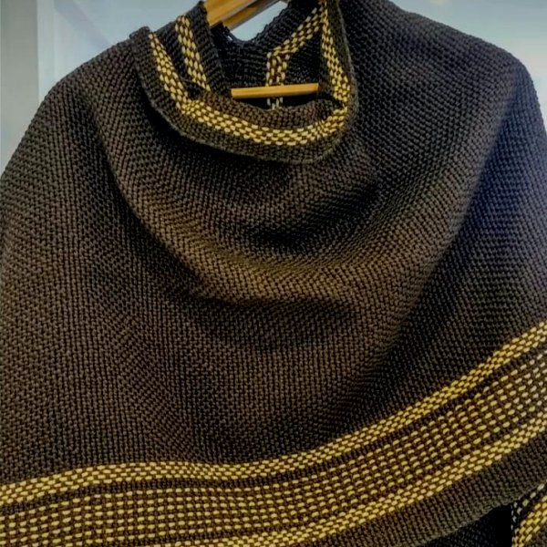 Ruanas tejidas en telar artesanales Huemul